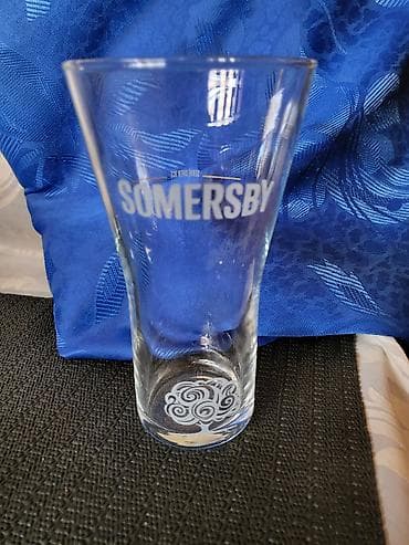 set posuda set posuda: Case nove Somersby Case sve na njima odsjaj od svetla. Komada 6 u — 9