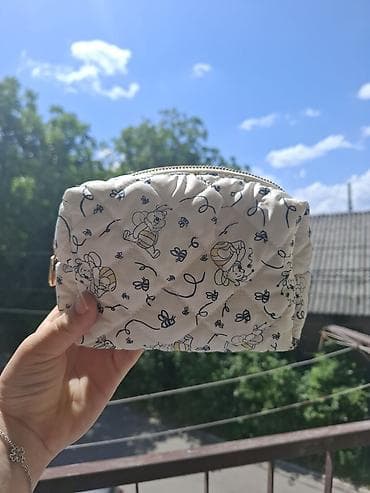 cena ove torbe: Prostrana kozmetička/neseser torbica sa rajsferšlusom - Materijal — 3