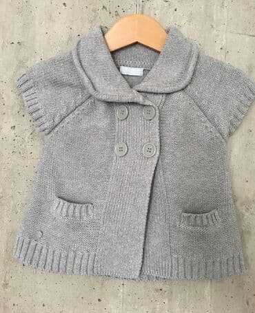 karirane sive pantalone: OKAIDI DZEMPERIC ili kao PRSLUK preko jaknice Velicina 18 - 24 meseci — 1