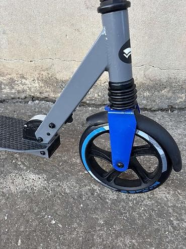 zastava srbije i rusije: Trotinet je potpuno ispravan i u odlicnom stanju sa sitnim tragovima — 5