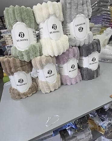 goblen devojka sa knjigom: Kućni tekstil – izbor modela i boja Sve za vas dom na jenom mestu — 1