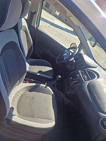 bela ladja: Auto prodajem zbog kupovine veceg automobila. Auto registrovan do — 1