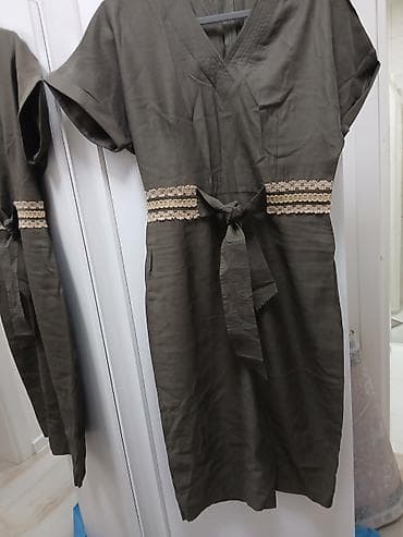 Haljina od laganog materijala u maslinasto zelenoj boji. Kroj do na lalafo.rs Haljina od laganog materijala u maslinasto zelenoj boji. Kroj do