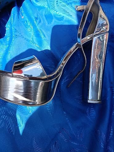 salonke beograd: Steve Madden sandale na platformu, metalik srebrne boje. - Model — 3