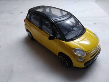 sinsay skafander za devojcice: Burago Fiat 500 L China,naprsao krov — 1