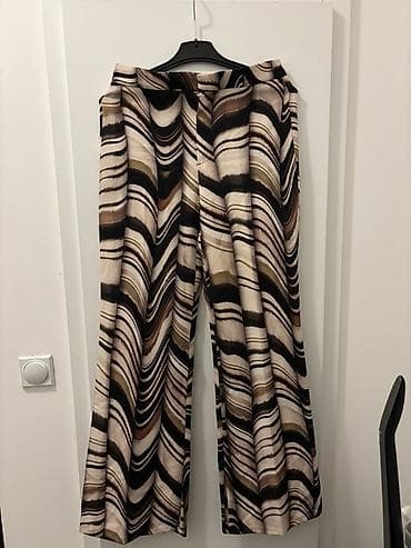 ZARA ženske pantalone sa širokim nogavicama - Brend: ZARA - Model na lalafo.rs ZARA ženske pantalone sa širokim nogavicama - Brend: ZARA - Model