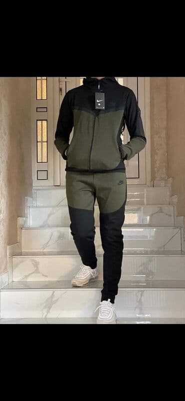 new tech fleece 2023: Veličine S M L XL
Cena 3500 din — 20