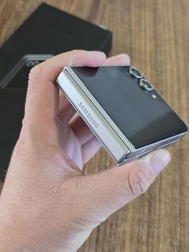 pegla bez pare: Samsung Galaxy Z Flip6 u odlicnom stanju bez ikakvih vidljivih ili — 4