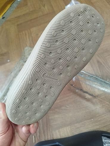 pixy sandale: Original Nike i Adidas jeezy slide u kutiji 3500 din. L — 8