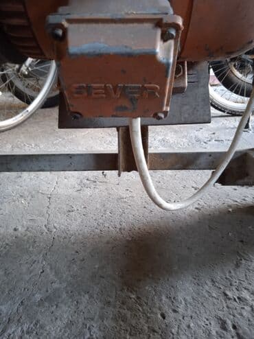 plitka posuda za pečenje pyrex: Stona kružna testera sa metalnim postoljem i radnom površinom. Pogodna — 9