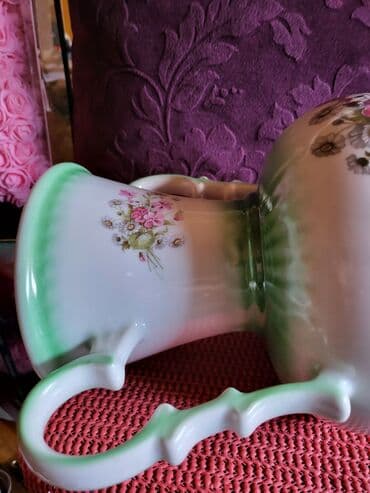 vaza sa cvecem crtez: Vaza nova iz 70ih. god. jugoporcelan. Visina. 27,5cm — 11