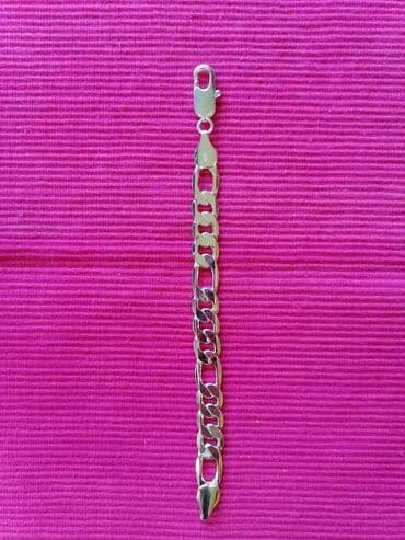 Cena:1400din
Dimenzije
Dužina:20cm
Debljina:12mm