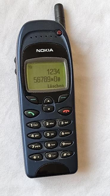 Nokia mobilni telefon sa eksternom antenom – klasični model sa