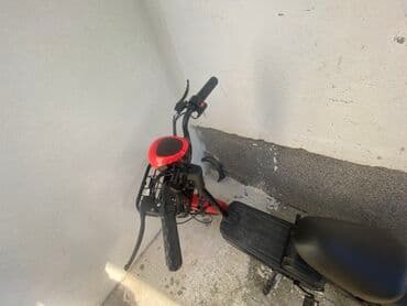 zvučnici sa mikrofonom: Električni bicikl crvene boje sa pomoćnim pedalama, idealan za gradsku — 4