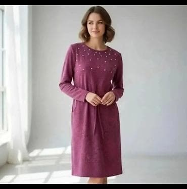 Ženska haljina do kolena u boji tamnog ciklama-vina. Model sa dugim — 1