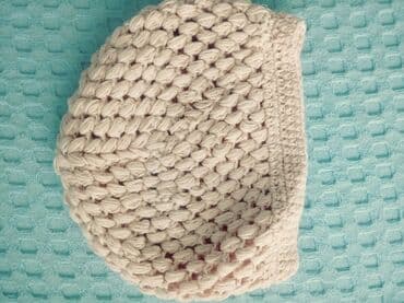 Ostale dečije stvari: Svo troje rucni rad, dve kape i jedne zepice, za devojcicu, 2-3 — 2