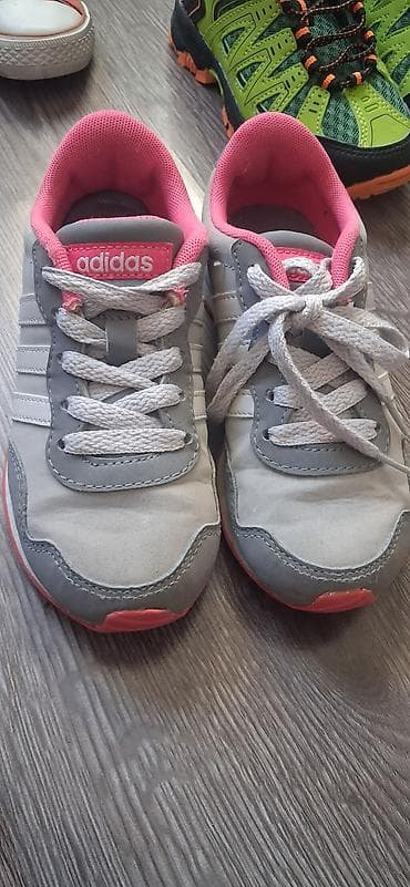 Adidas dečije patike sa pertlama - Model: klasičan Adidas na lalafo.rs Adidas dečije patike sa pertlama - Model: klasičan Adidas