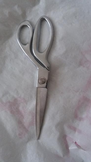 Axes: Velike kvalitetne makaze,nove — 2