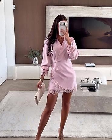 ✅Elegantna mini haljina sa čipkom
✅2600 din