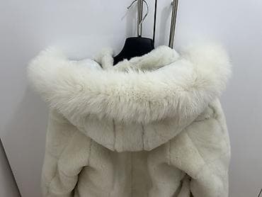 Jakne, kaputi i prsluci: Decija bunda od pravog krzna, velicina 8-10. Kao nova obucena par — 4