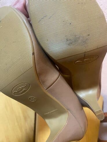 Sandals: Pumps, 38 — 2