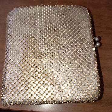 zlatne haljine slike: Elegantni zlatni novčanik/karticaš sa sjajnim „mesh” spoljašnjim — 5