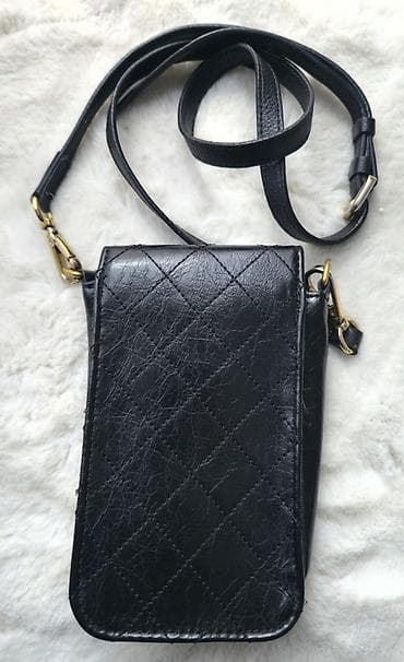 zara aksesoari: CHANEL Make up. Mala crna torbica preko ramena za mobilni i sitnice — 2