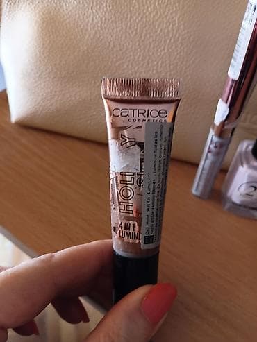 set za negu bebe: Set kozmetike i mini parfem Sadržaj seta: - Parfem u sprej bočici — 5