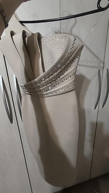 Haljine: Elegantna bež koktel/večernja haljina – brend CERRAL ÖZÇELIK - Kroj — 3