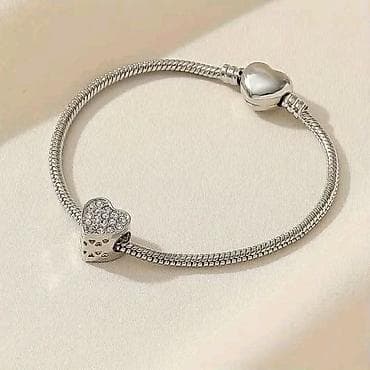 helanke sa slicem: Narukvica sa priveskom
Cena:2300 din 
💋 — 4