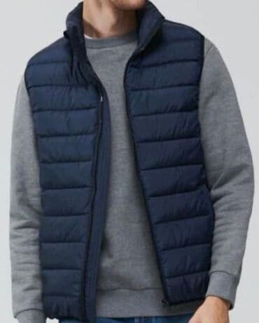 moncler prsluci: Prsluci M L XL XXL
CENA 2500 din — 1