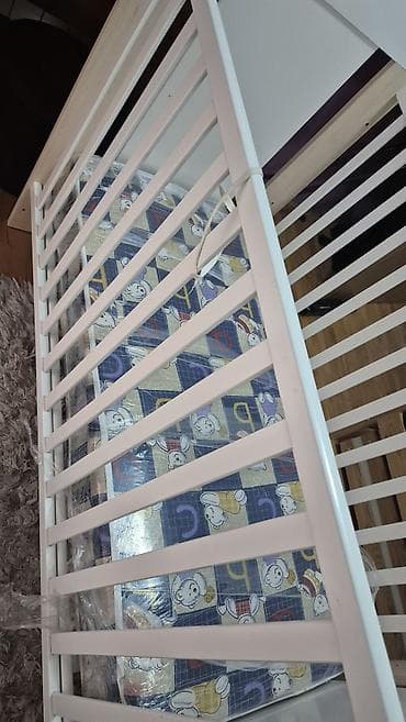 deciji ormari za devojcice: Drveni krevetac za bebe sa motivom mede na obema čelnim stranicama — 4