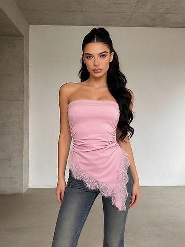 ✅Ružičasti top bez naramenica sa asimetričnim porubom i čipkanim