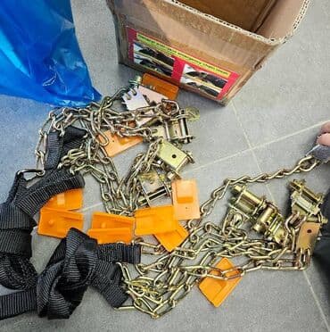 Car Parts: Lanci za Sneg set 8 kom Cena: 5900din Napravljen od materijala od — 5