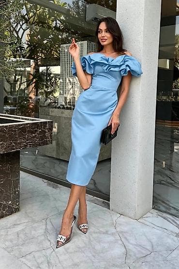 Haljine: Elegantna midi haljina sa karnerima na ramenima
1999 din
S M L — 5