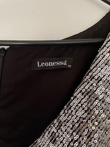 h m korset s: Prodajem prelepu svečanu haljinu brenda Leonessa, nošenu jednom. ✨ — 3