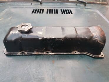 poklopac glave motora: Dekla, poklopac motora Lada 21213,21214 Niva. Polovno, ocuvano — 1