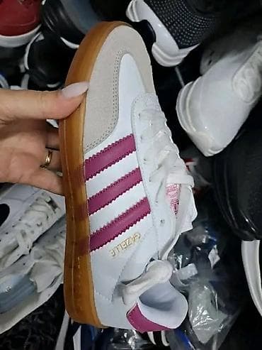 torba za vikend: Model patika: Gazelle A klasa (retro stil sa sportskim detaljima) - — 3