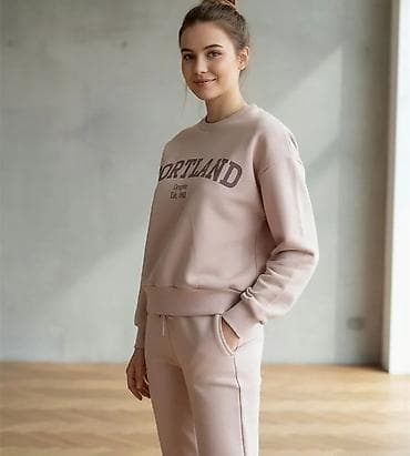 Haljine: Prelepa trenerka
Futrovana Iznutra
Odgovara Vel S M — 2