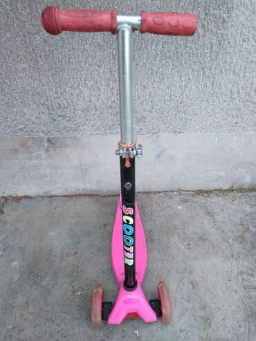 dva i po muskarca serija sa prevodom: Trotinet Scooter II sa cetiri tocka – dva napred i dva — 2