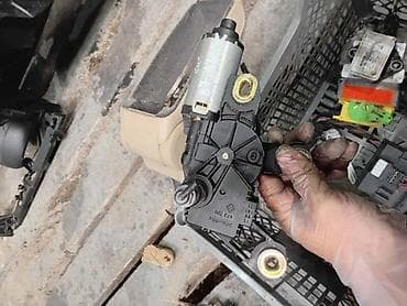 osiguraci za podizace stakla: ZADNJI MOTOR BRISACA ZA AUDI A4 OD 2005. DO 2008. GOD. | ispravan — 2