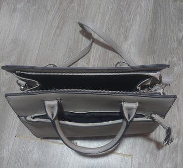 guess torbice: Elegantna ženska torba u sivoj boji - Materijal: veštačka koža sa — 4
