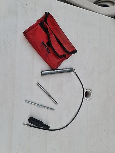 peter cook serpa: Originalni Ducati set alata u crvenoj torbici. Set sadrži: - crvenu — 1