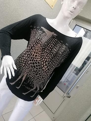 Ženska majica dugih rukava sa printom žirafe - Boja: crna osnova sa