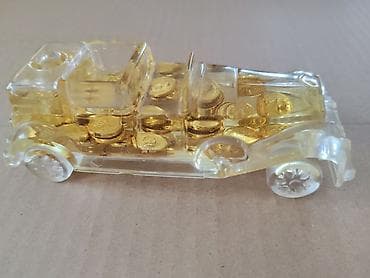 fontana za vodu: Dekorativna figura – oldtajmer automobil od providne smole sa zlatnim — 1