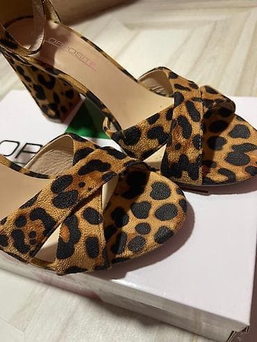 bata sandale zenske: Sandale, broj 39.

Opposite - jednom nošene — 4