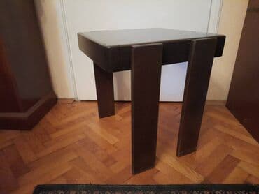 sofa za spavanje sa feder dusekom rs: Mali drveni (klub) stocic sa staklom Dimenzije 48x48 cm Visina oko — 2