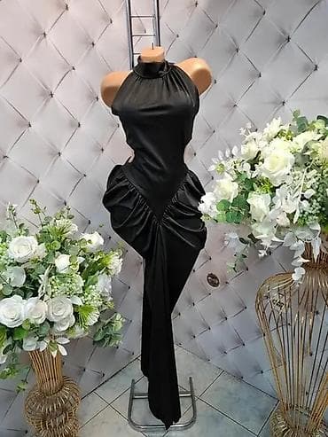 pantalone svecane: Elegantna duga haljina sa visokim okovratnikom i otvorenim bočnim — 3