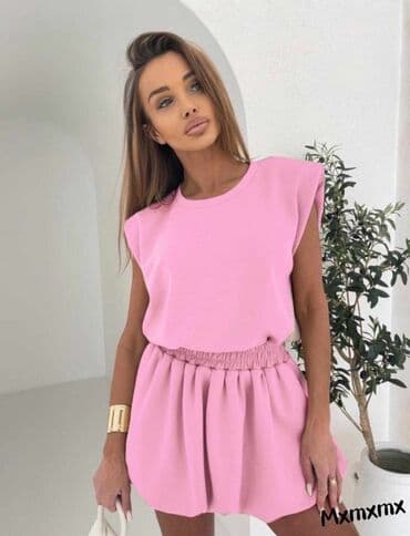 kompleti pantalone i sako: 2.100din
Komplet — 1