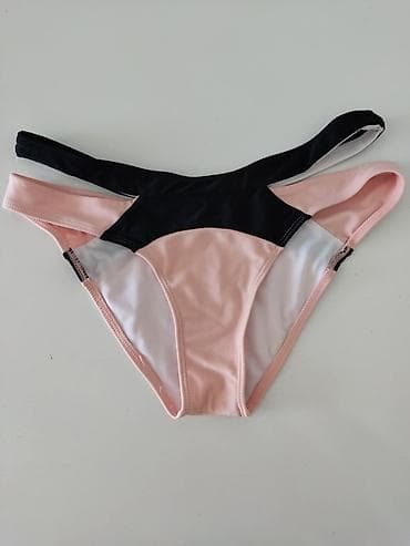 Kupaći kostimi: Kupaci kostim🌞🔥🌊👙
Nosen par puta.Dobro ocuvan — 2